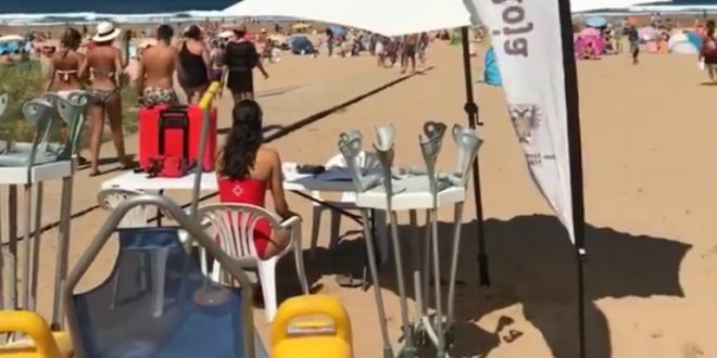 Cruz Roja busca voluntariado para el anfibuggy de la Playa de Rodiles este verano Cruz Roja busca voluntariado para el anfibuggy de la Playa de Rodiles este verano