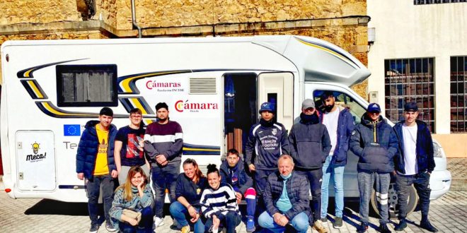¡Meca! Llega a Nava la autocaravana del emprendimiento.