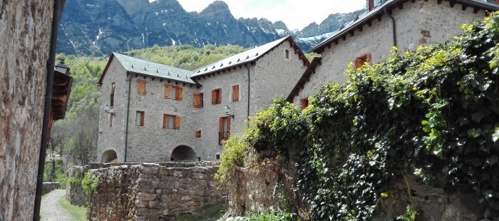 Becas programa “Recuperación y Utilización Educativa de Pueblos Abandonados”. 2019. Becas programa “Recuperación y Utilización Educativa de Pueblos Abandonados”. 2019.